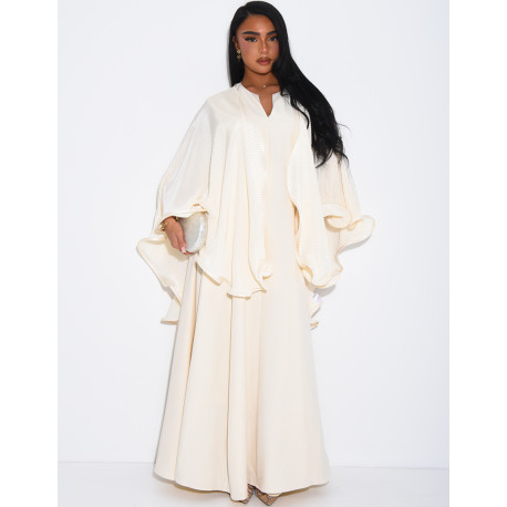 Ensemble robe sans manche évasée et cape plissée à broche