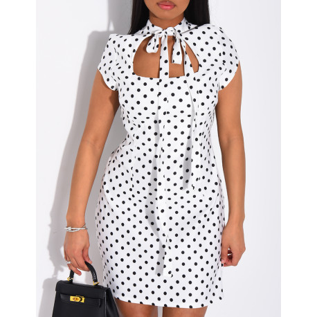 Robe courte à pois à nouer au col