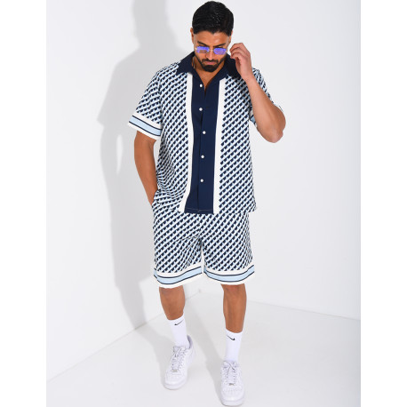 Ensemble short et chemise à motifs géométriques