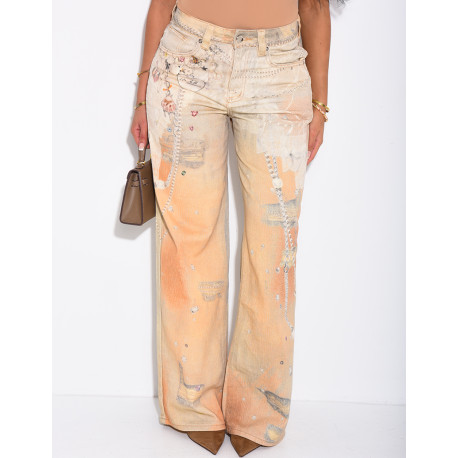 Jeans coupe droite à motifs imprimés dans les tons camel