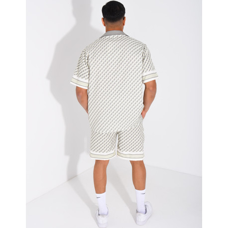 Ensemble short et chemise à motifs géométriques