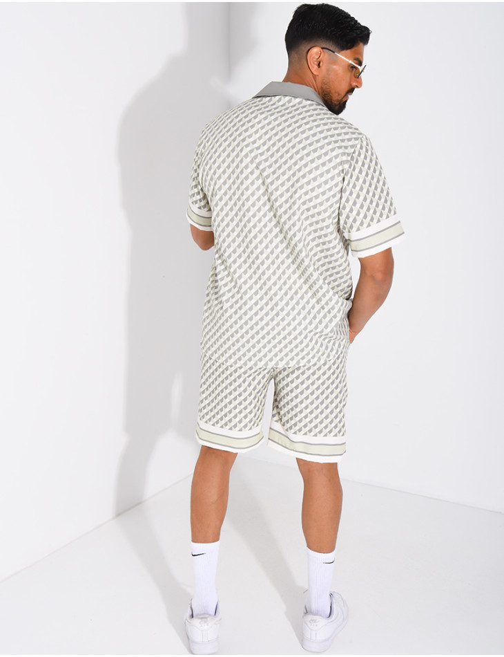 Ensemble short et chemise à motifs géométriques