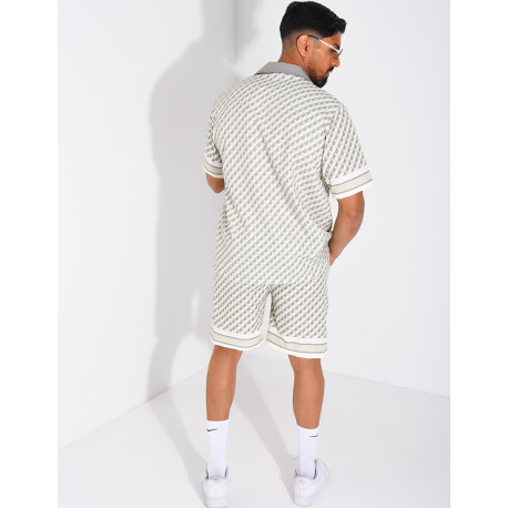 Ensemble short et chemise à motifs géométriques