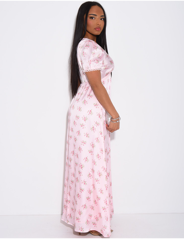 Robe longue en satin imprimé de fleurs et dentelle sur les bords