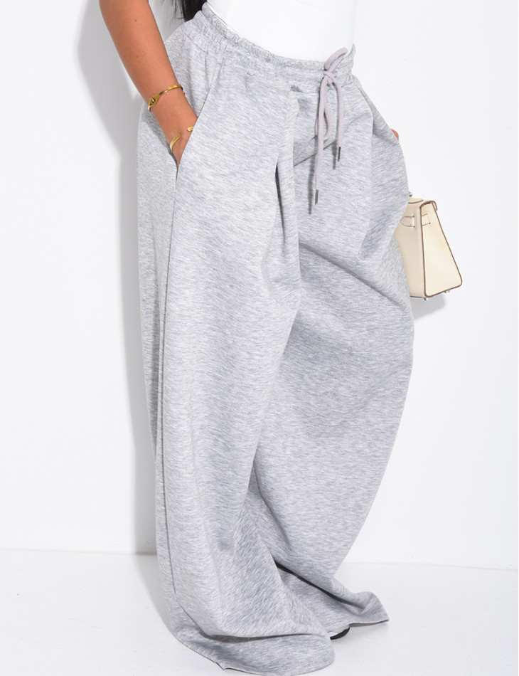Weit geschnittene Jogginghose mit Bundfalten