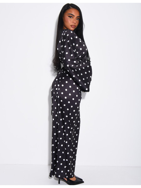 Langes Satin-Kleid mit Punkten, das am Rücken gebunden wird