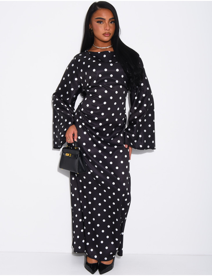 Langes Satin-Kleid mit Punkten, das am Rücken gebunden wird