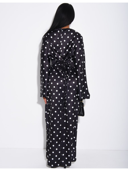 Langes Satin-Kleid mit Punkten, das am Rücken gebunden wird
