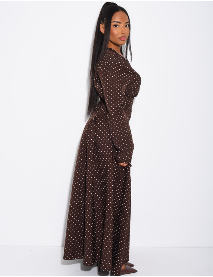 Langes, an den Hüften ausgestelltes Kleid mit Punkten (wird am Rücken gebunden)
