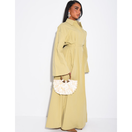 Langes Hemdkleid mit Gürtel in der Taille