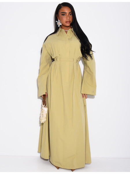 Langes Hemdkleid mit Gürtel in der Taille