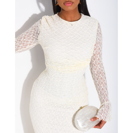 Robe longue et moulante en dentelle effet drapé