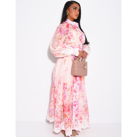 Langes Kleid aus Voile mit Blumenmuster, Strassknöpfen, passendem Gürtel und Futter