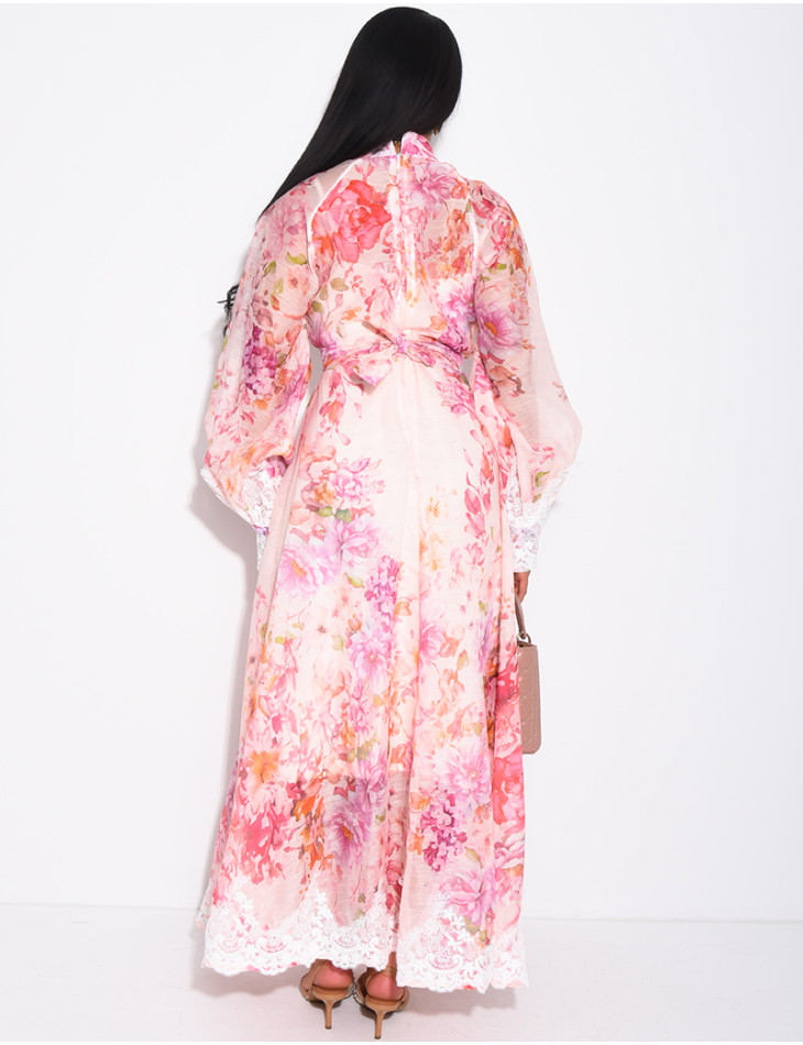 Langes Kleid aus Voile mit Blumenmuster, Strassknöpfen, passendem Gürtel und Futter