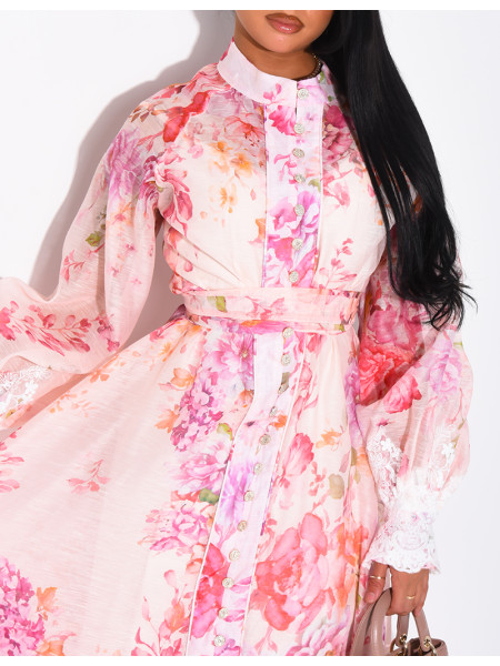 Langes Kleid aus Voile mit Blumenmuster, Strassknöpfen, passendem Gürtel und Futter