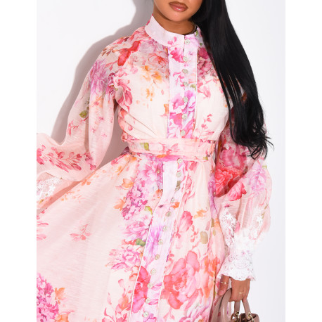 Langes Kleid aus Voile mit Blumenmuster, Strassknöpfen, passendem Gürtel und Futter