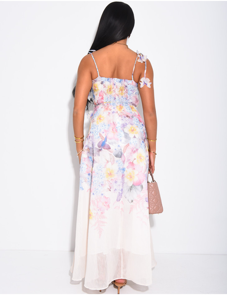 Langes, mit Blumen bedrucktes Kleid mit Strassverzierung, trägerlosem Ausschnitt und Schmetterlingsgürtel
