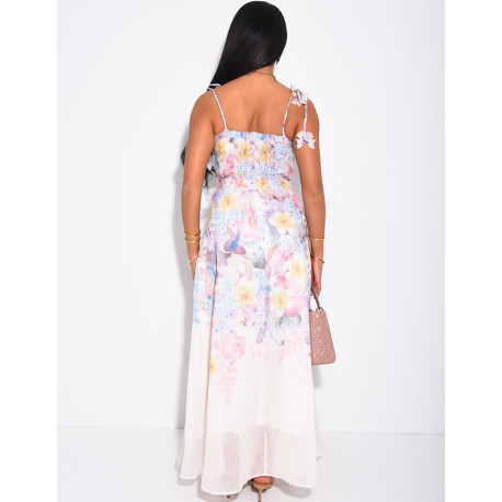 Langes, mit Blumen bedrucktes Kleid mit Strassverzierung, trägerlosem Ausschnitt und Schmetterlingsgürtel