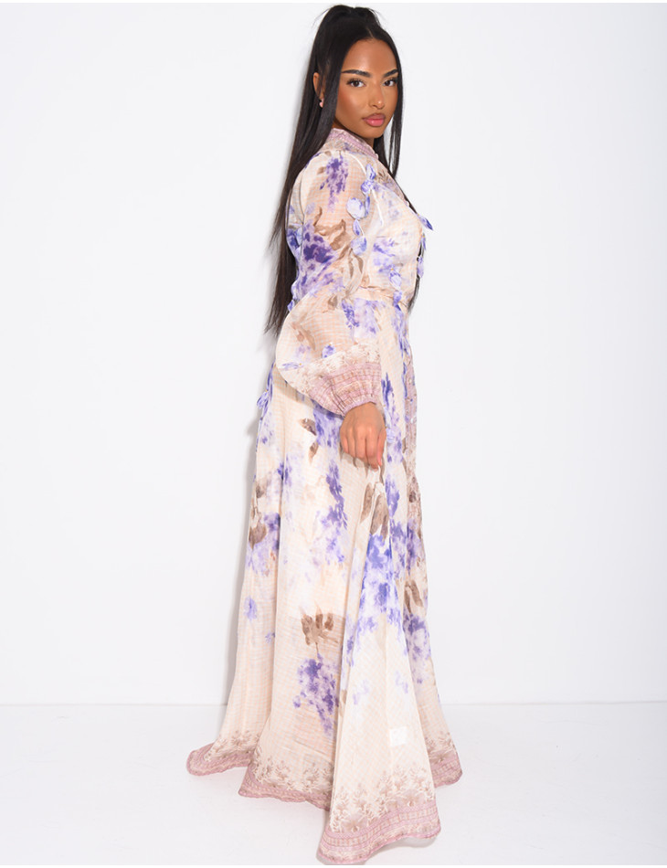 Langes Kleid aus Voile mit Blumenprint und herabhängenden Einsätzen, Knöpfen, passendem Gürtel und Futter