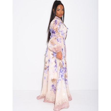Langes Kleid aus Voile mit Blumenprint und herabhängenden Einsätzen, Knöpfen, passendem Gürtel und Futter