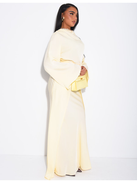 Langes Satin-Kleid im Überrock-Stil mit Schmuckverzierung an der Taille