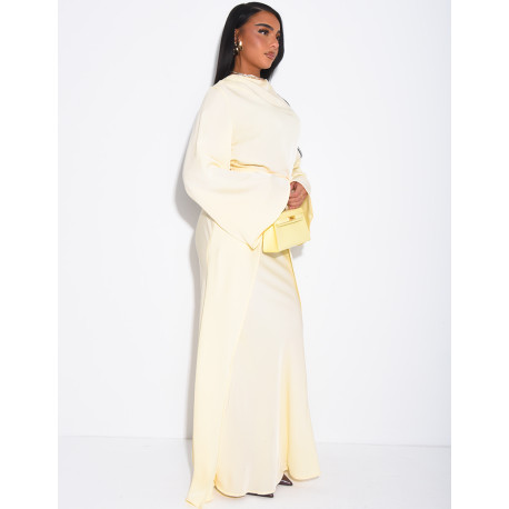 Langes Satin-Kleid im Überrock-Stil mit Schmuckverzierung an der Taille