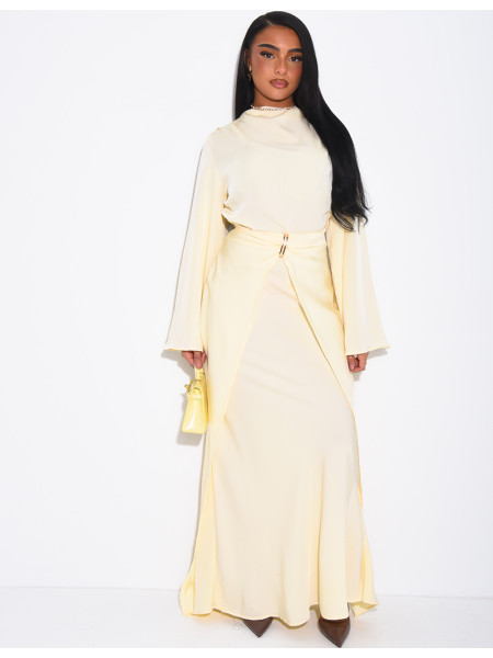 Langes Satin-Kleid im Überrock-Stil mit Schmuckverzierung an der Taille