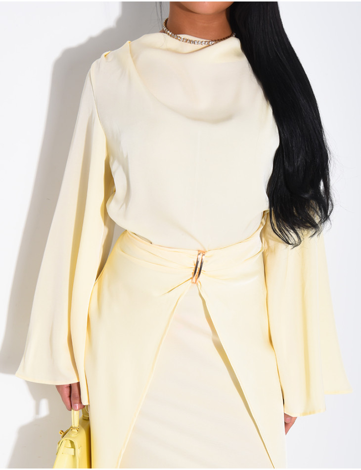 Langes Satin-Kleid im Überrock-Stil mit Schmuckverzierung an der Taille