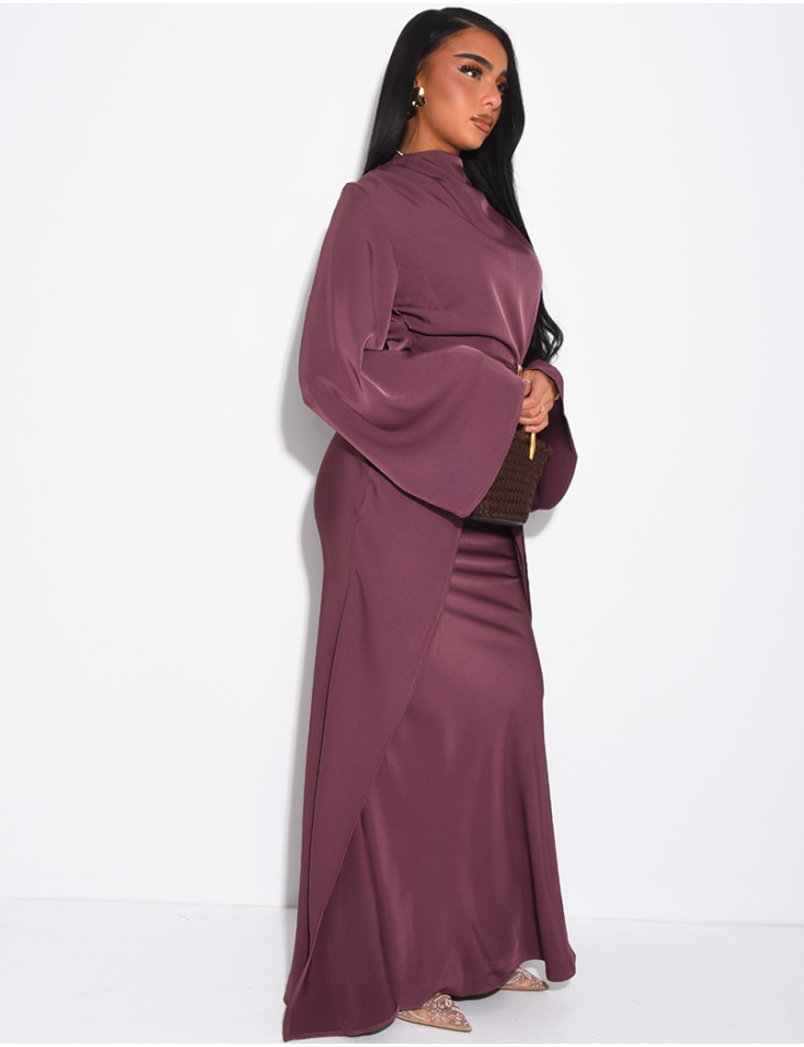 Langes Satin-Kleid im Überrock-Stil mit Schmuckverzierung an der Taille