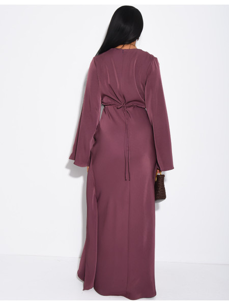 Langes Satin-Kleid im Überrock-Stil mit Schmuckverzierung an der Taille