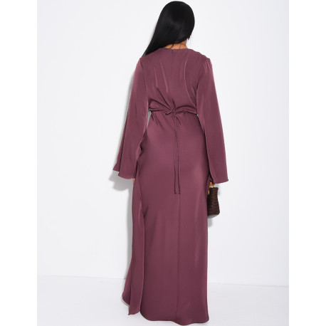 Langes Satin-Kleid im Überrock-Stil mit Schmuckverzierung an der Taille