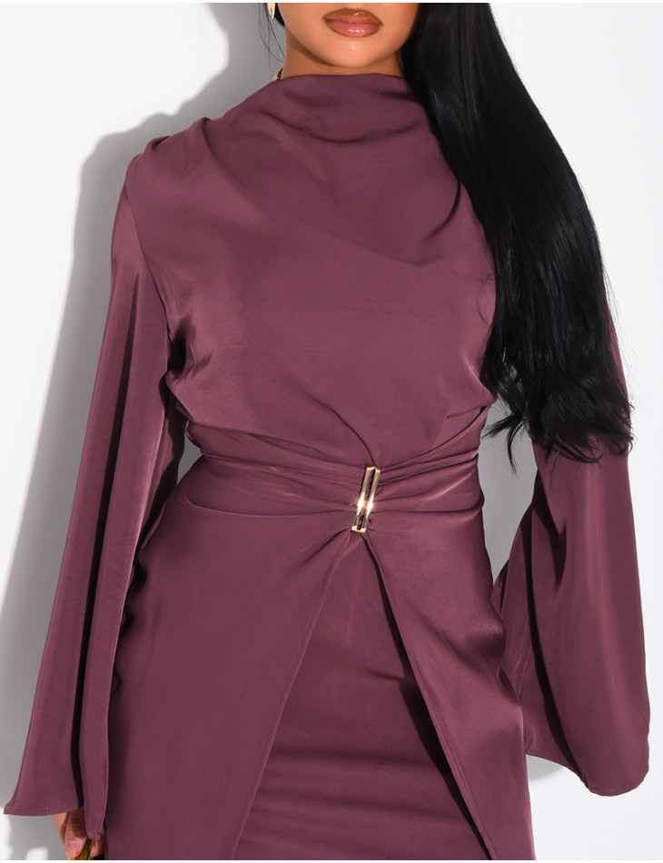 Langes Satin-Kleid im Überrock-Stil mit Schmuckverzierung an der Taille