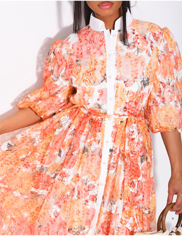 Langes Kleid aus bedruckter Spitze mit Knöpfen und passendem Gürtel