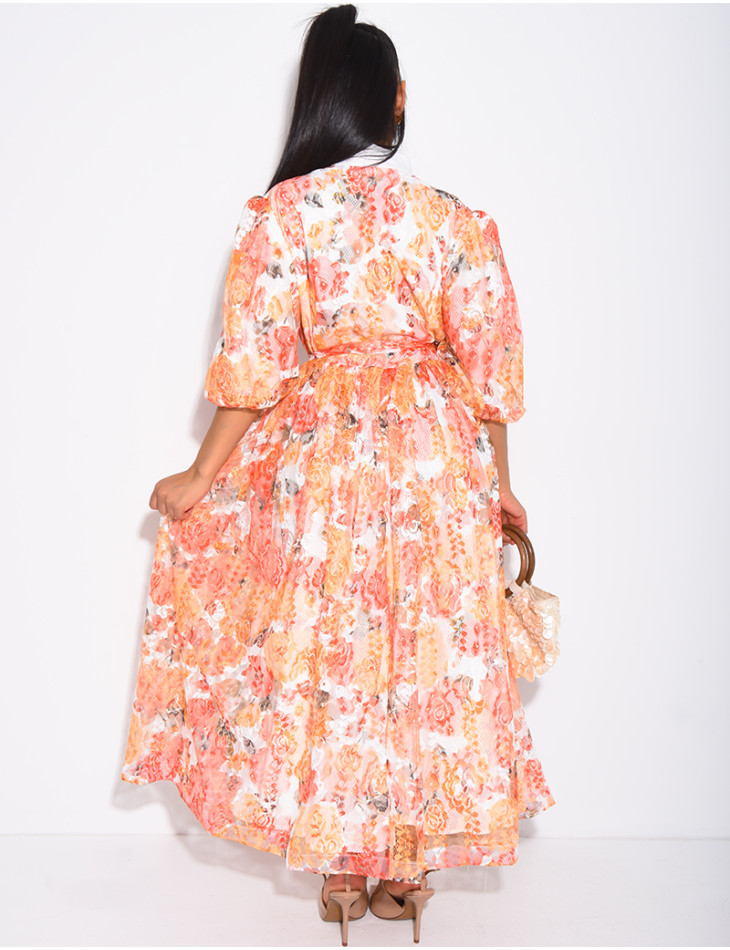 Langes Kleid aus bedruckter Spitze mit Knöpfen und passendem Gürtel