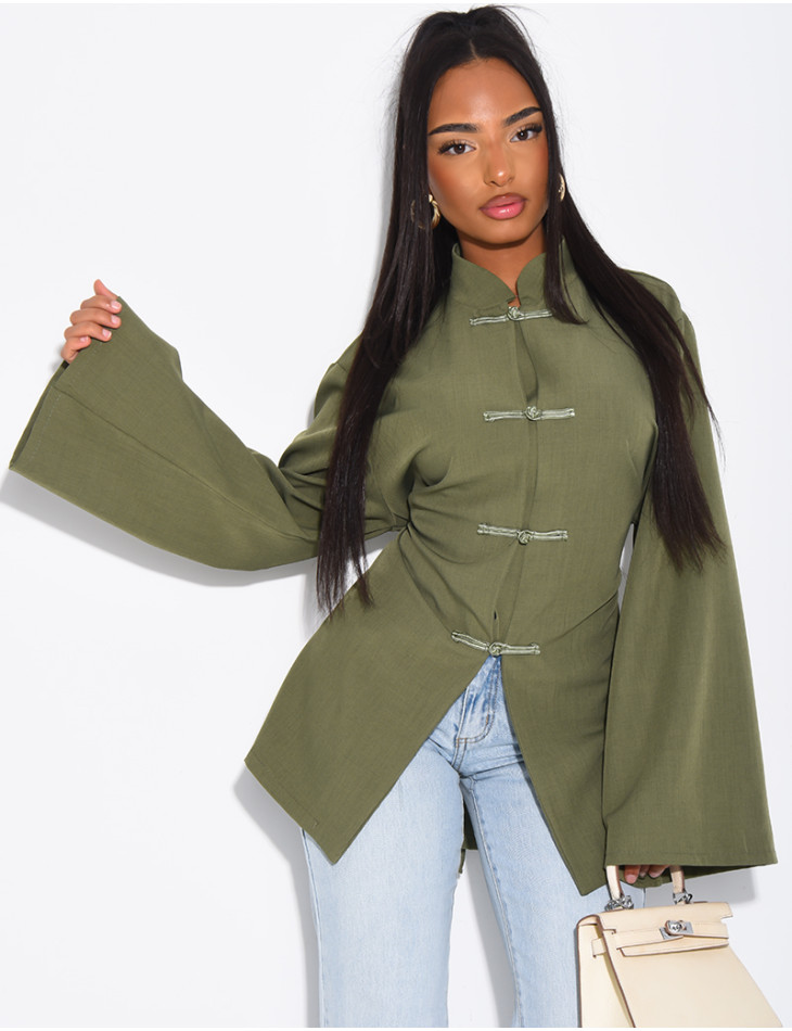 Bluse mit Stehkragen und Bändern, die am Rücken gebunden werden