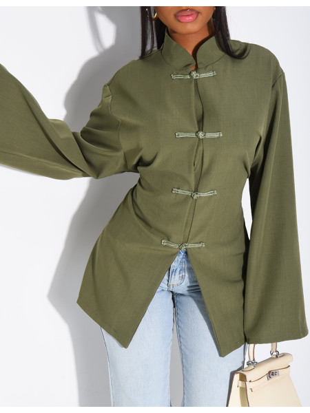 Bluse mit Stehkragen und Bändern, die am Rücken gebunden werden