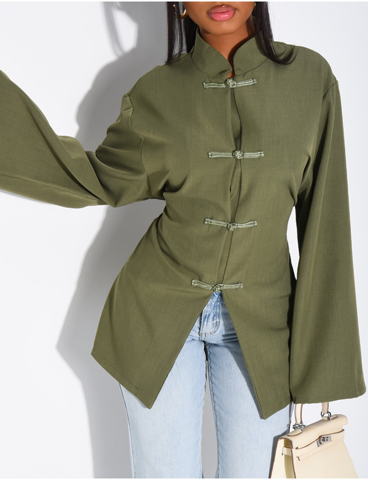 Bluse mit Stehkragen und Bändern, die am Rücken gebunden werden