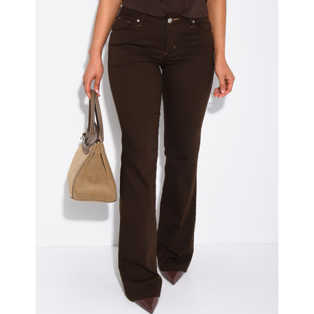 Jeans taille basse flare à broderies sur les poches