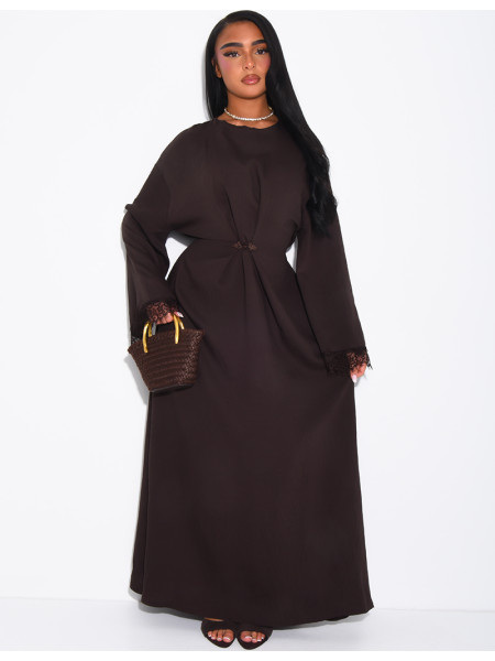 Langes Kleid in Leinenoptik, tailliert und mit Spitze an den Ärmeln