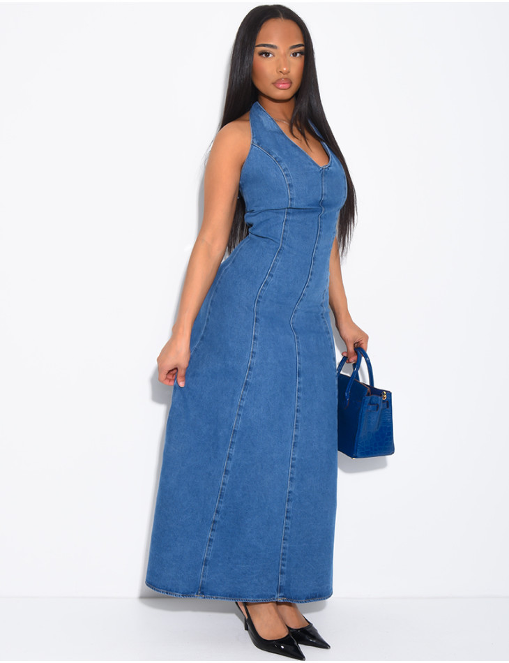 Langes, ausgestelltes Jeanskleid mit Rückenausschnitt zum Binden