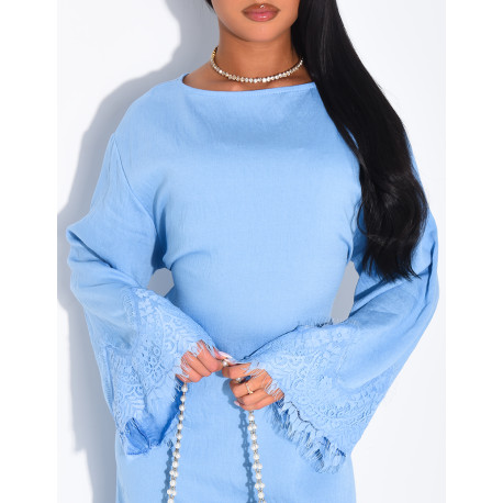 Langes Kleid mit Bindeband am Rücken und Spitzenbesatz