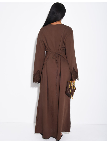 Langes Kleid mit Bindeband am Rücken und Spitzenbesatz