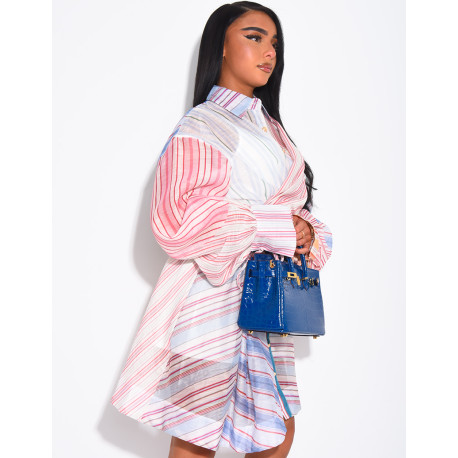 Kurzes Kleid mit Printmuster und Gürtel in der Taille