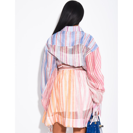 Kurzes Kleid mit Printmuster und Gürtel in der Taille