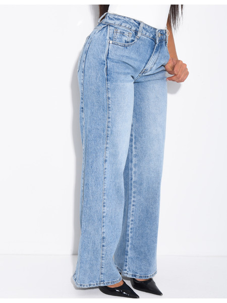 Jeans mit Abwaschung und Bundfalten