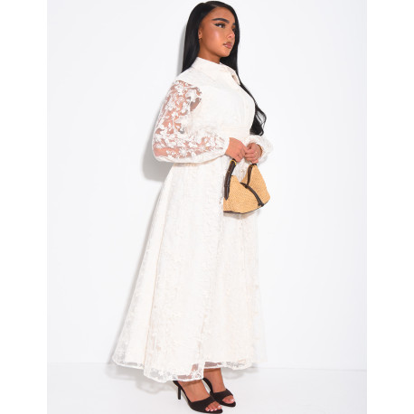 Robe longue brodée à manches bouffantes et ceinture assortie