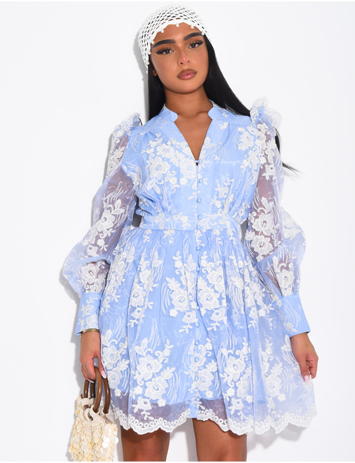 Kurzes Kleid aus Voile, bestickt, mit Puffärmeln und Schulterpolstern