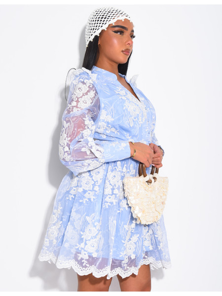 Kurzes Kleid aus Voile, bestickt, mit Puffärmeln und Schulterpolstern