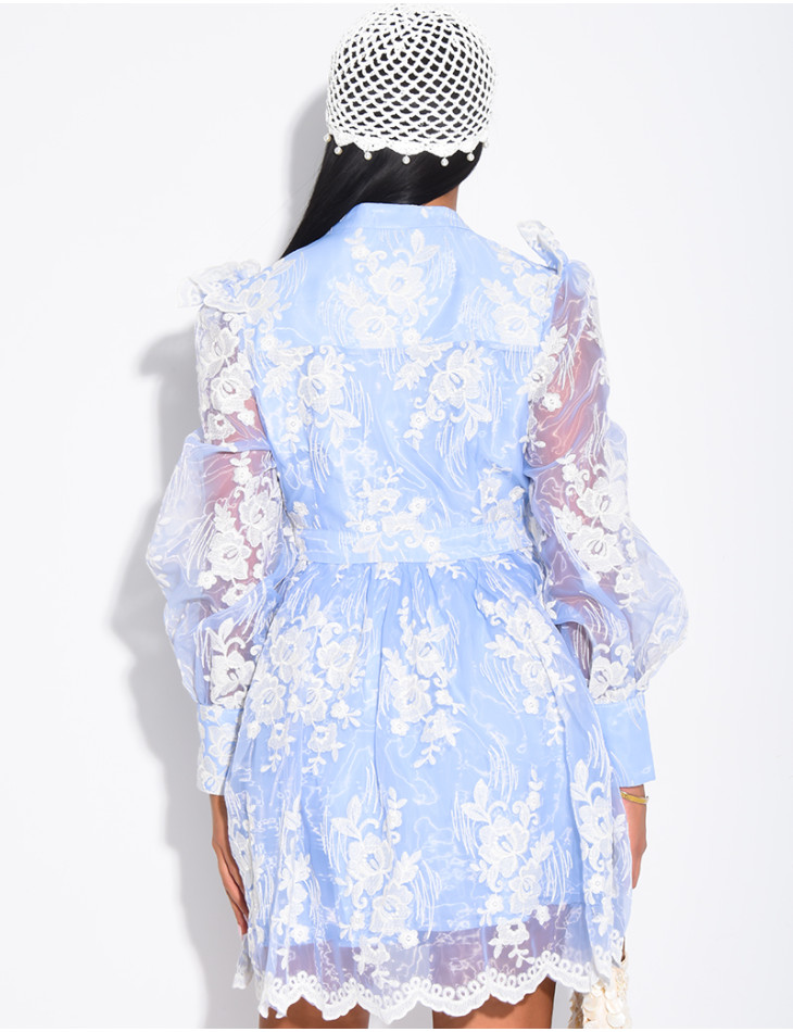 Kurzes Kleid aus Voile, bestickt, mit Puffärmeln und Schulterpolstern