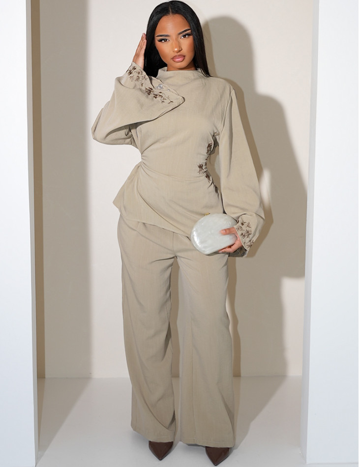 Set aus Hose und Oberteil in Leinenoptik mit Stickereien